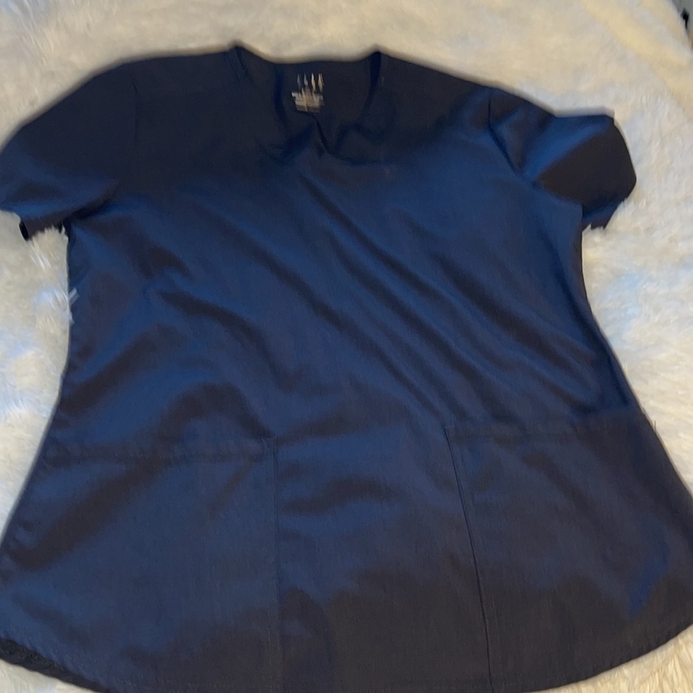 Excellent Condition Scrub Set - image 3